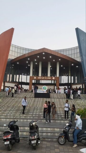 Ayursamagra 2026आयुर्समग्र 
NASYA व विज्ञान भारती तथा MUHS नाशिक यांचे संयुक्त विद्यमाने 
एक अनोखे आयुर्वेद विश्वातील आंतर राष्ट्रीय कॉन्फरन्स नवीन प्रयोग सफलता पुर्वक संपन्न होत आहे. प्रथित यश राष्ट्रीय व आंतरराष्ट्रीय वैद्य मंडळींचा जीवन प्रवास चिकित्से मधील वैशिष्ट्ये नुसते व्याख्यान म्हणून न ठेवता मुलाखती मधून live you tube telecast तसेच offline 1200delegates चे उपस्थिती मध्ये कविवर्य सुरेश भट सभागृहात रेशिमबाग नागपूर येथे दि 27, 28फेब्रुवारी व 1मार्च रोजी संपन्न होत आहे. 
वैद्य उपेंद्र दीक्षित 
वैद्य योगेश बेंडाळे 
वैद्य विनय वेलणकर 
वैद्य चंद्रकुमार देशमुख
वैद्य प्रवीण जोशी
या सारखे विद्वान मंडळी यांचे अनुभव 1200 वैद्यांना एकाच व्यासपीठावर प्राप्त होत आहेत . 
प्रत्यक्ष अनुभव आधारित व्यावहारिक result oriented आयुर्वेद विषयक साधना नागपूर मध्ये संपन्न होत आहे. प्रत्यक्ष या मंडळींचे सानिध्य मिळणे हीच एक ऊर्जादायक अनुभूती आहे. 
वैद्य समीर मुकुंद परांजपे.